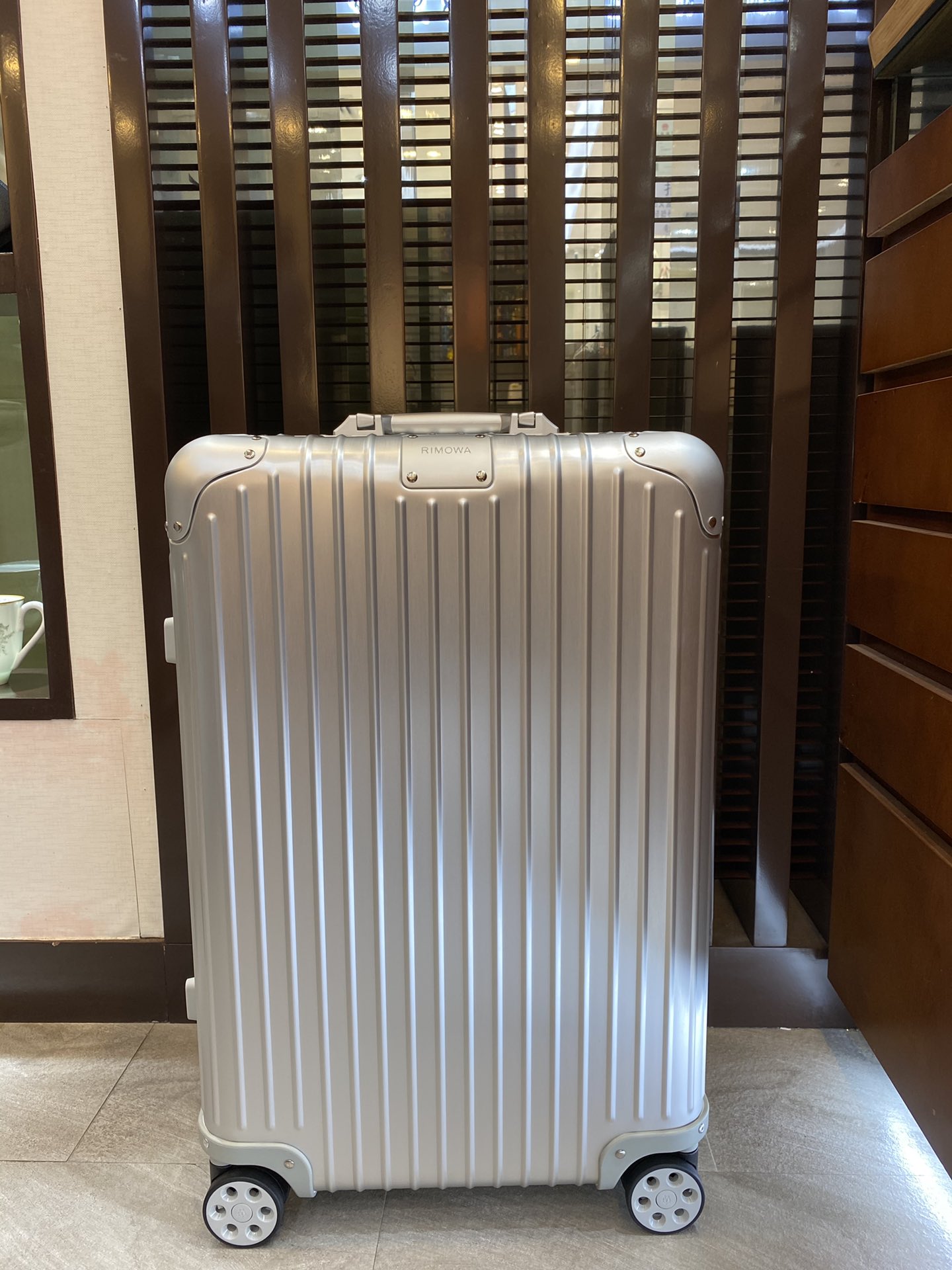 리모와 Original Check-In M 69X44X27.5cm