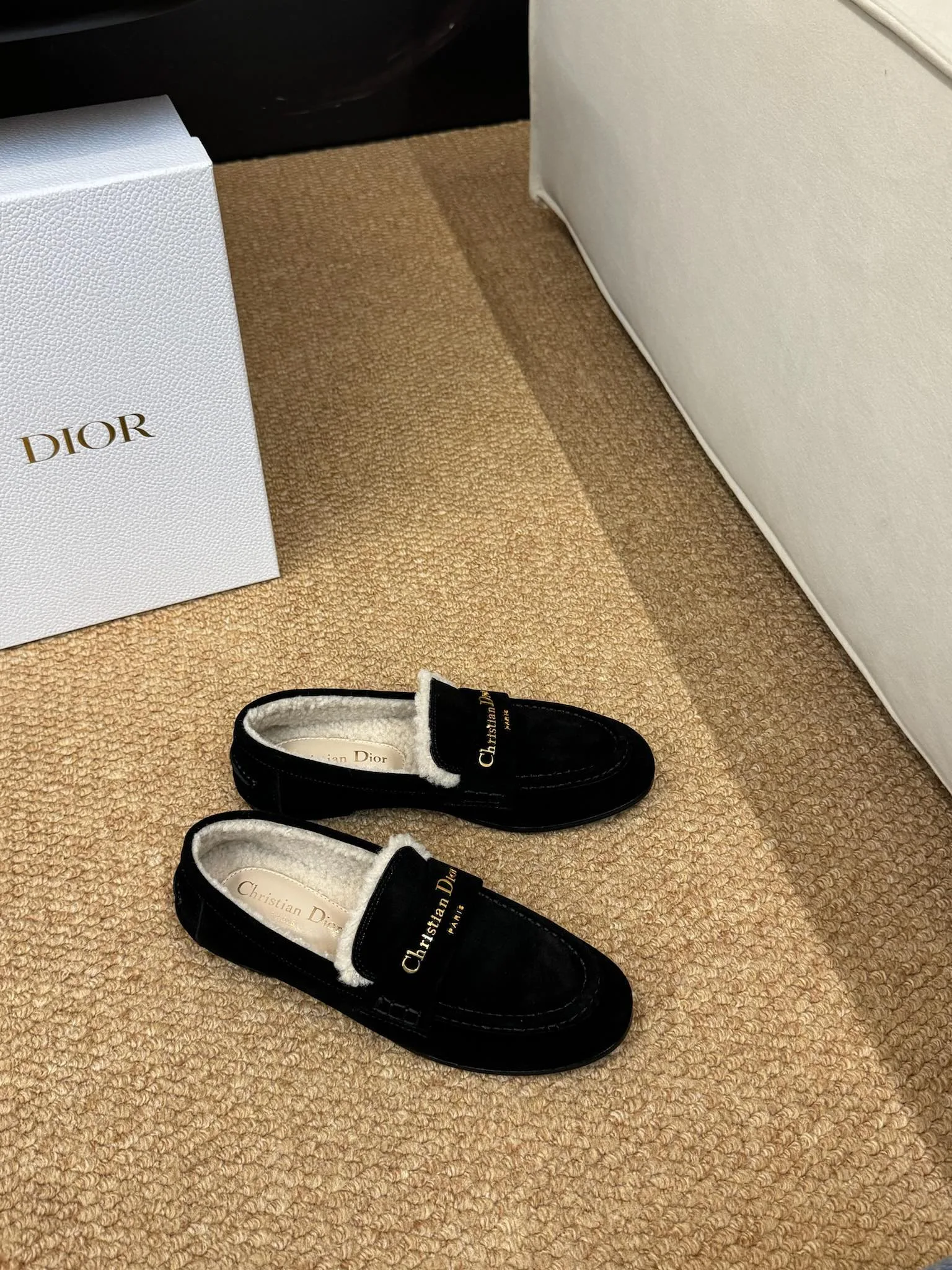 디올 울 로퍼