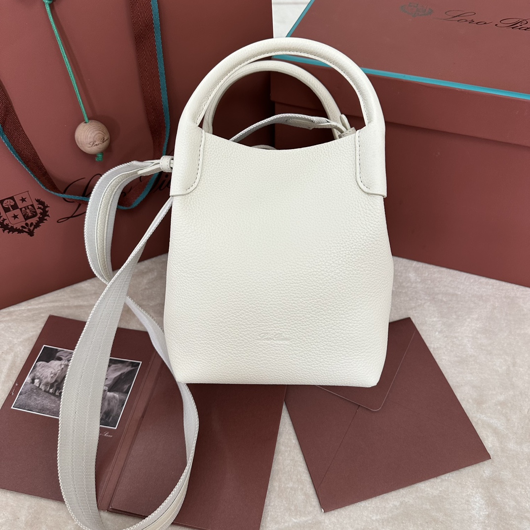Small Bale bag  17 x 21 x 17 cm