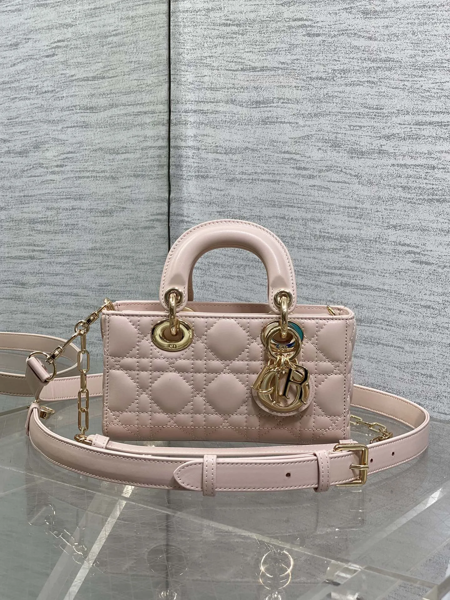 디올 레이디 디조이백 mini  19*5.5*10.5cm
