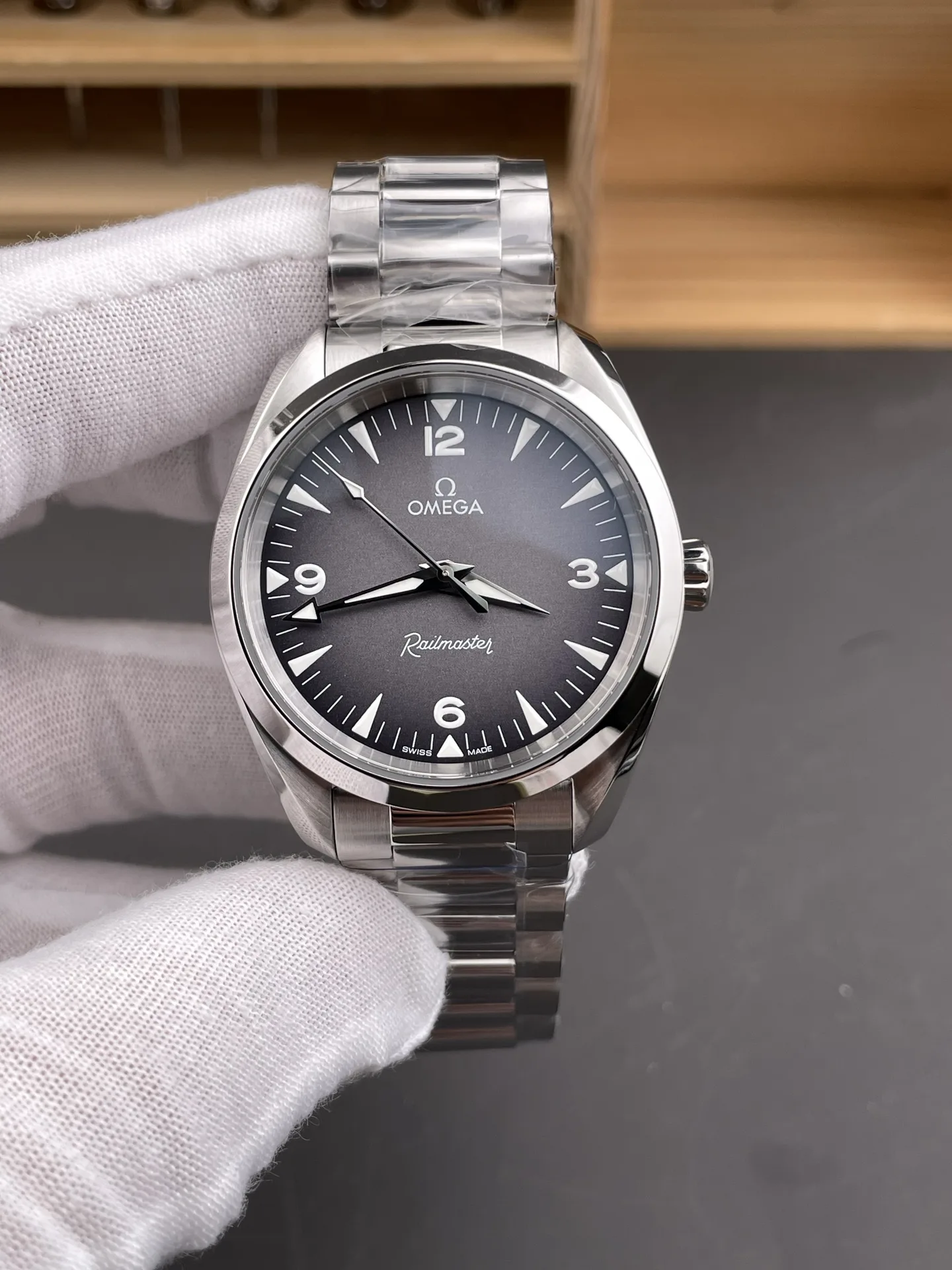 VS l 8806 l 38mm l 씨마스터 레일마스터 테라 150M  235.10.38.20.06.001