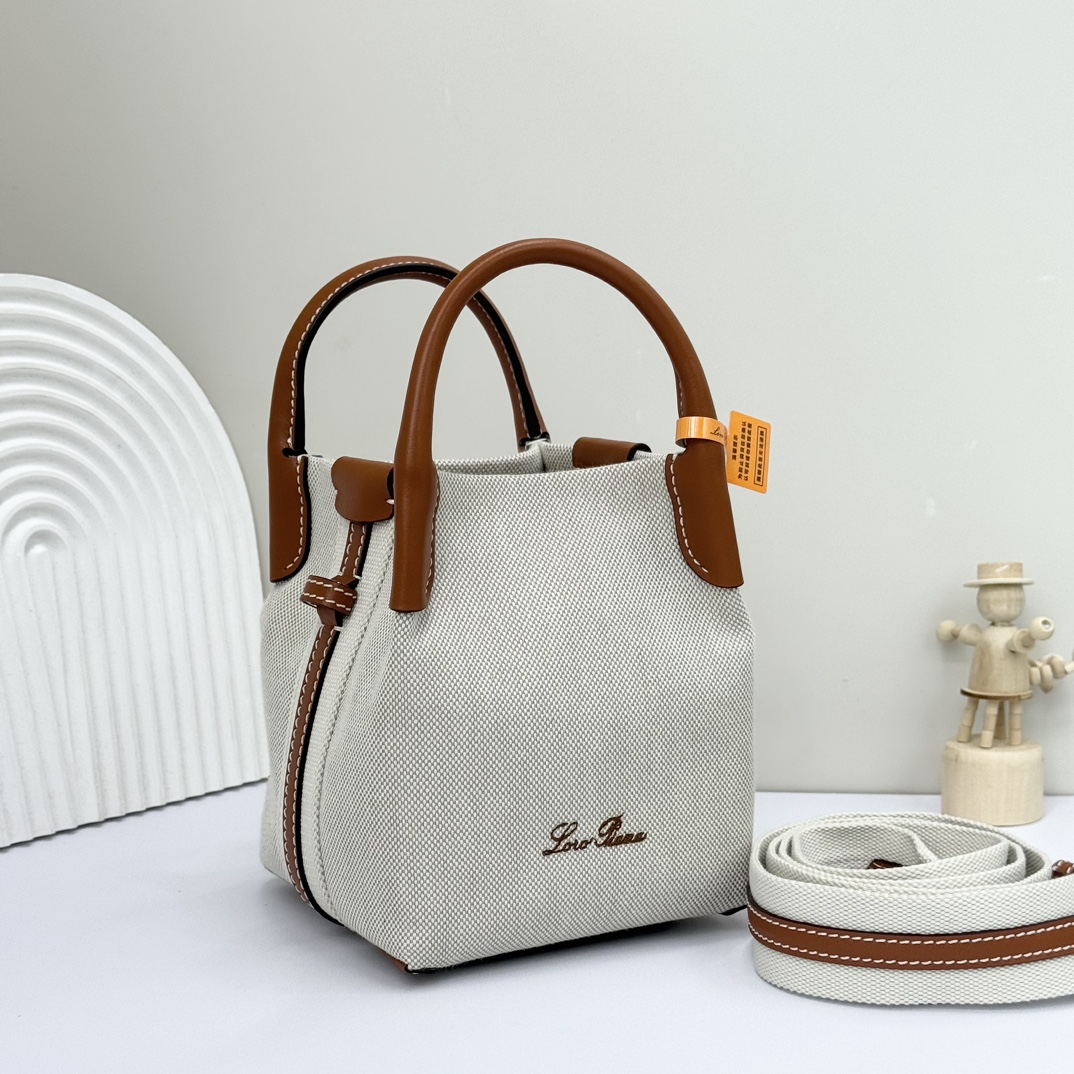 로로피아나  Micro Bale bag 13 X 13 X 16cm